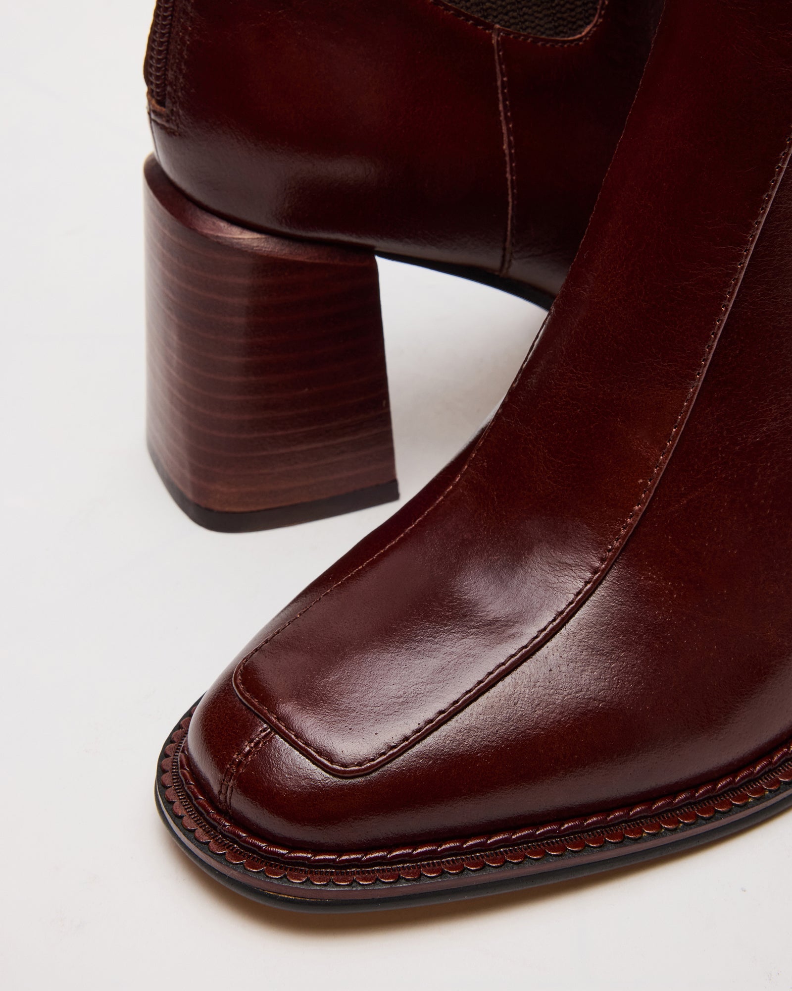 DOWNTOWN BROWN LEATHER